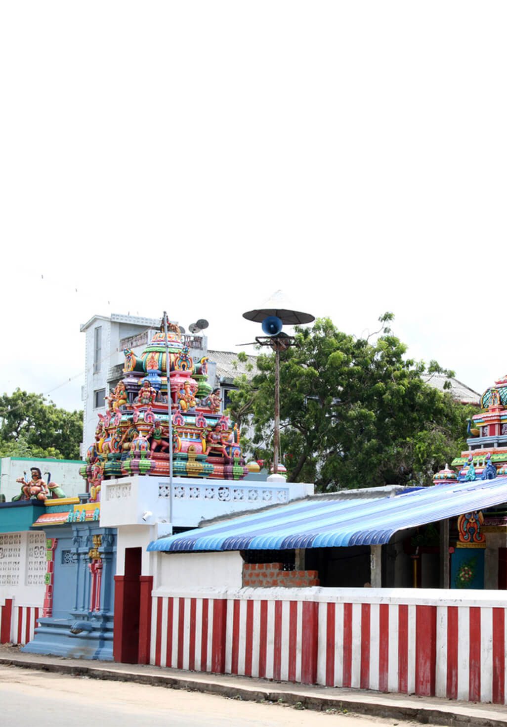 Rama-Temple-Thangachimadam Colorful South Indian temple